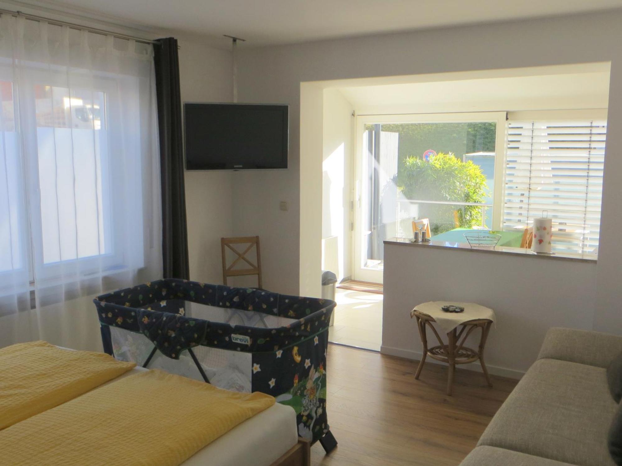Gaestehaus Sommertal Mit Pool Im Garten, Eigener Parkplatz, 800M Zum Bodensee, 300M Zur Altstadt Meersburg Room photo